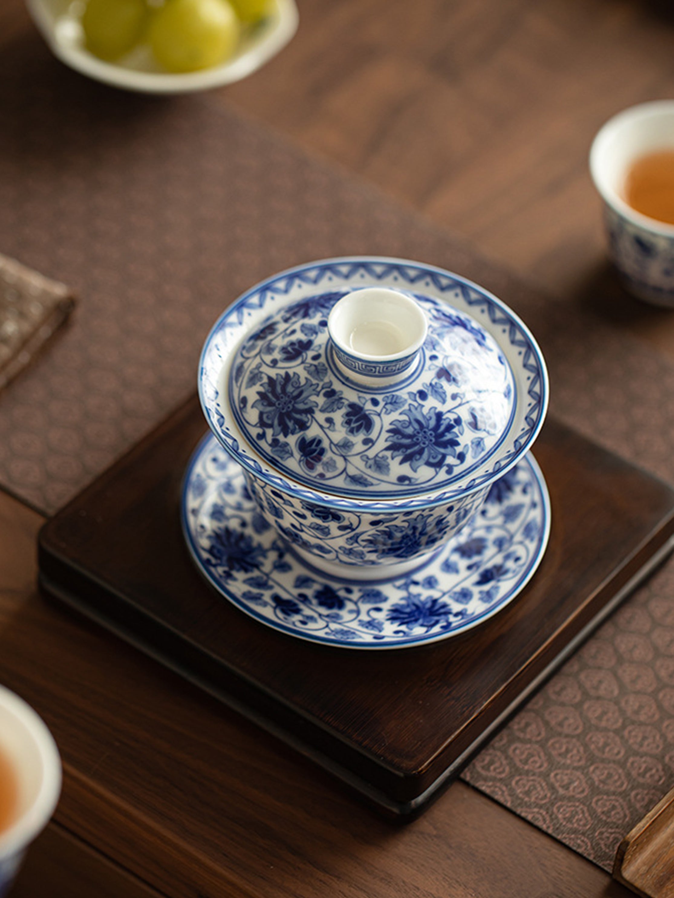 Jingdezhen blue and white wrapped lotus covered bowl tea set