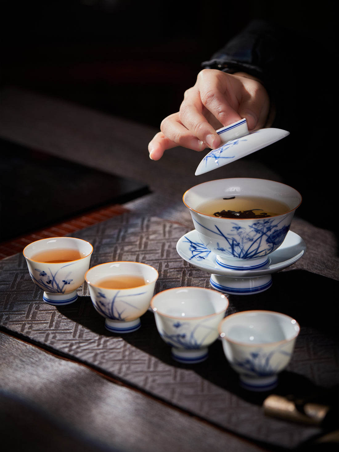 Jingdezhen Qinghua Porcelain: Natal lily Gaiwan