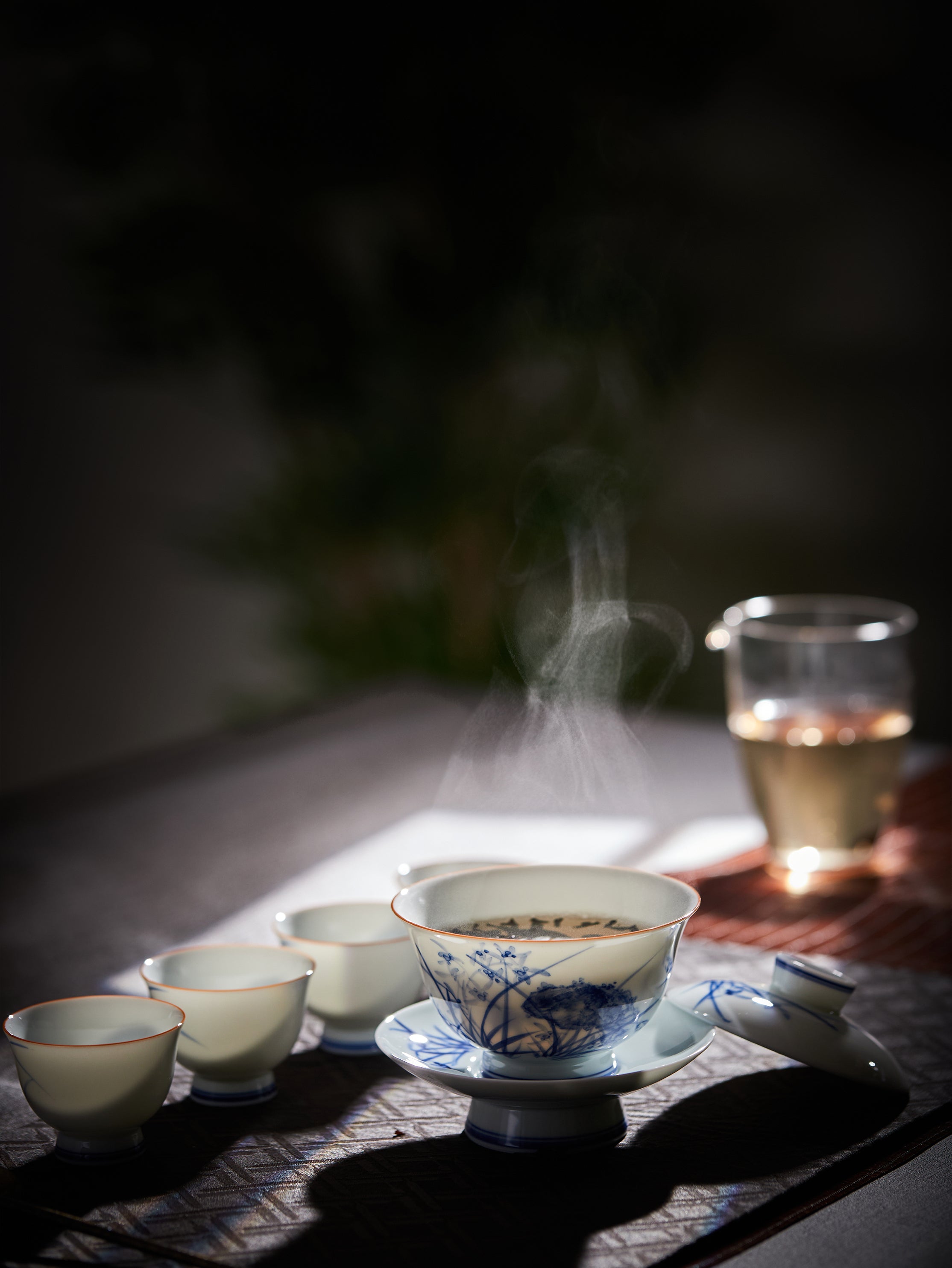 Jingdezhen Qinghua Porcelain: Natal lily Gaiwan