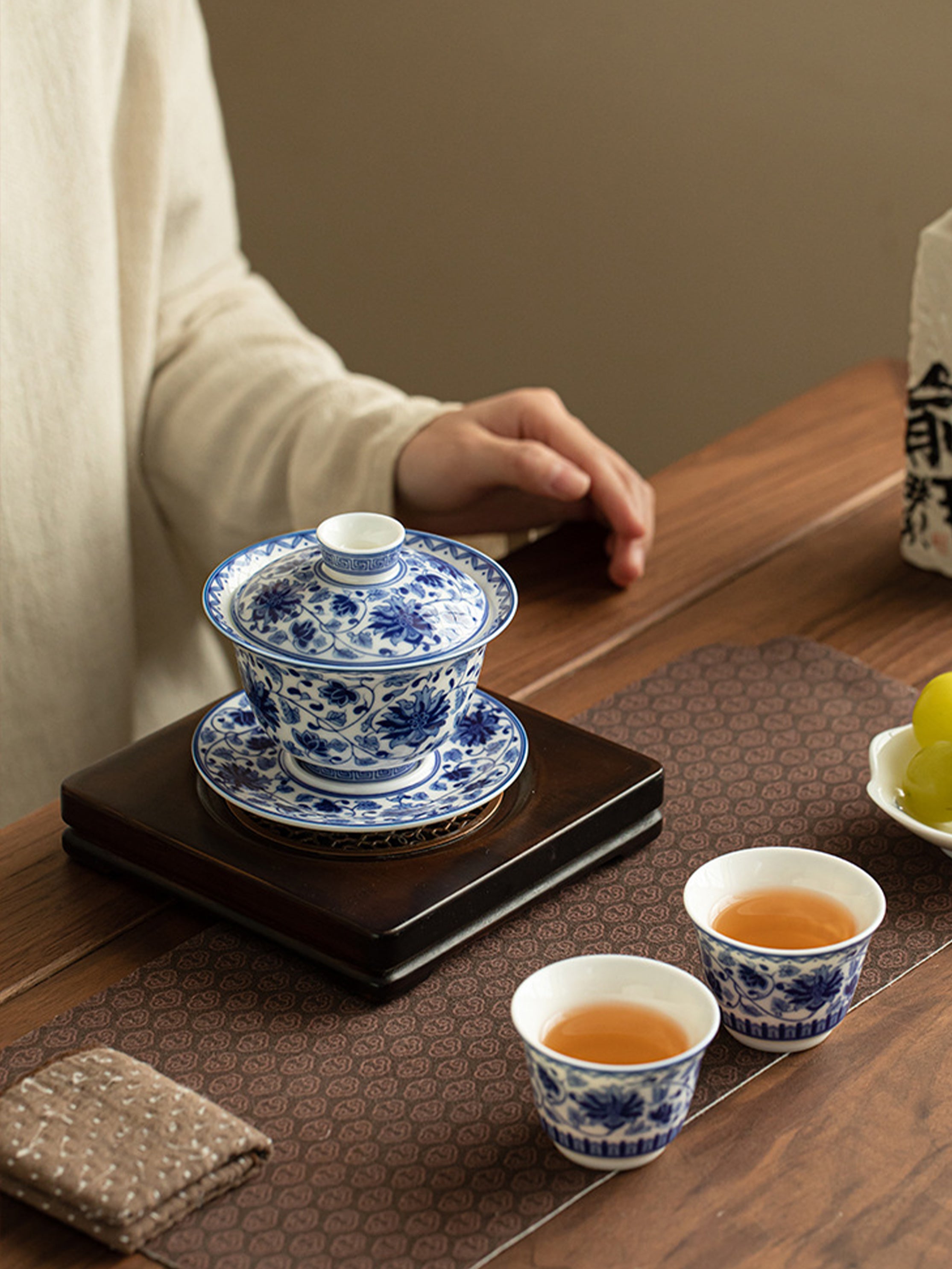 Jingdezhen blue and white wrapped lotus covered bowl tea set